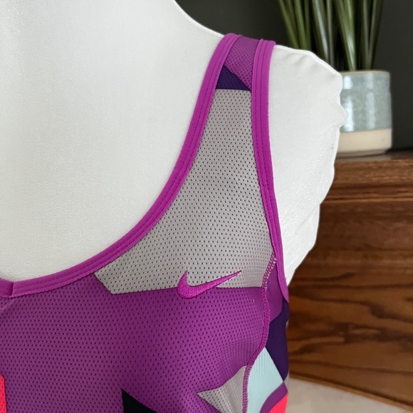 Nike Dri-Fit Geometric Racerback Activewear Tank Top Sz. L - Picture 3 of 10